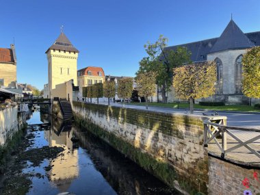 Geul Nehri, Hollanda 'nın Güney Limburg kentinde Valkenburg kentinde.