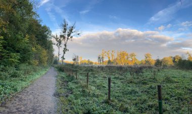 Güney Limburg, Hollanda 'da Berg en terblijt' e giden yol