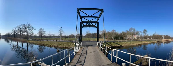 Hollanda Daki Apeldoorns Kanalı Üzerindeki Bir Köprüden Panorama — Stok fotoğraf