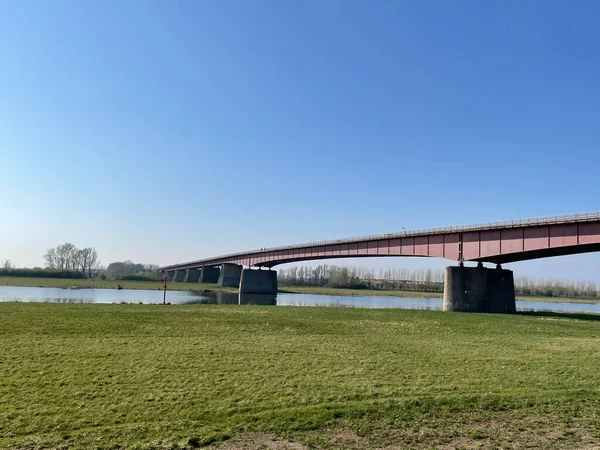 荷兰Gelderland的Nederrijn河大桥 — 图库照片