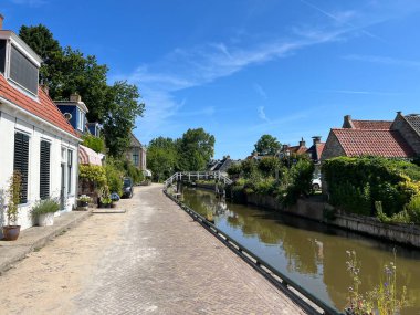 Kimswerd 'deki Kanal Friesland Hollanda