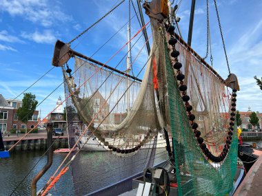 Hollanda, Friesland 'daki Harlingen limanındaki bir tekneden balıkçı ağları.