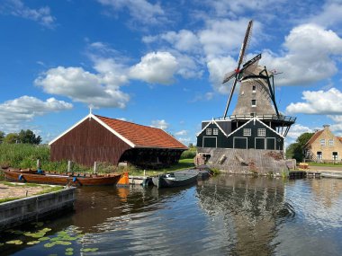 Hollanda 'daki IJlst Friesland' da Yel Değirmeni De Rat