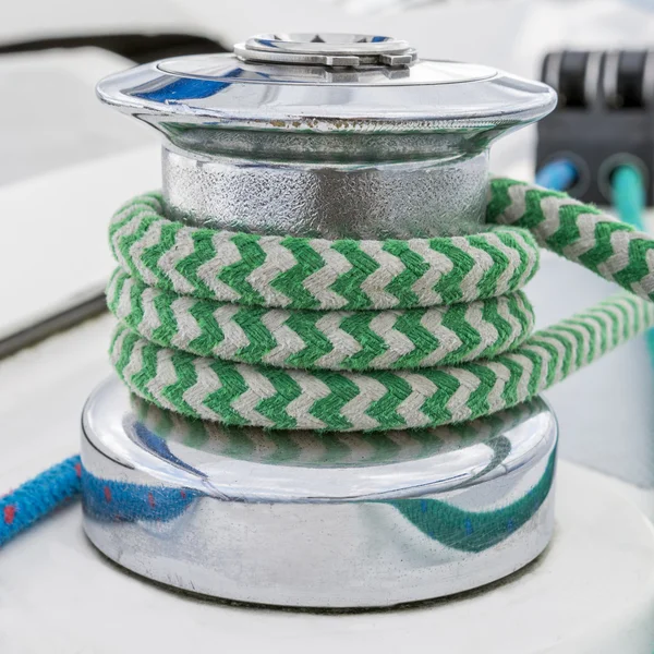 Sail boat - close up on winch and rope — Stock Photo, Image