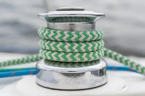 Sail yacht - winch, green and blue rope — Stock Photo, Image