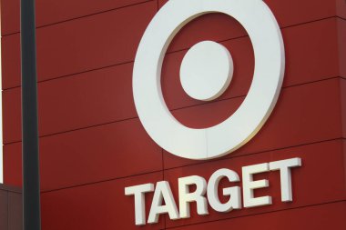 Bronx, New York - 2 Ekim 2021: Throggs Boyun Alışveriş Merkezi 'ndeki perakende mağazasında hedef şirket logosu.