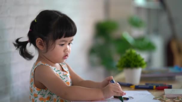 Asian Baby Girl Drawing Colourful Crayon Happy Funny Child Girl — Stock Video