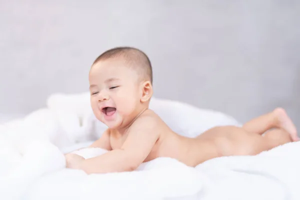 Asiatico Bambino Inflant Dormire Letto Ritratto Baby Girl Studio Illuminazione — Foto Stock