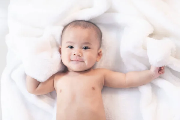 Asiatico Bambino Inflant Dormire Letto Ritratto Baby Girl Studio Illuminazione — Foto Stock