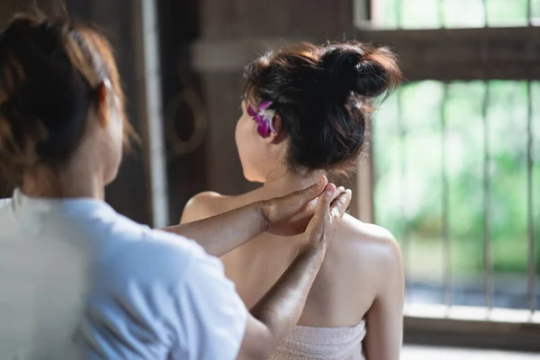 Massagem Spa Tratamento Relaxante Síndrome Escritório Tradicional Tailandês Estilo Massagem — Fotografia de Stock