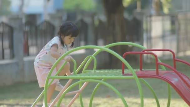 Cute Asian Girl Smile Play School Kindergarten Yard Playground Healthy — ストック動画