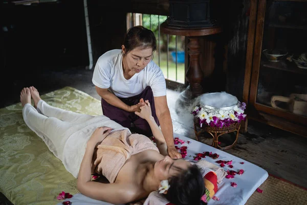 Massage Spa Relaxing Treatment Office Syndrome Traditional Thai Massage Style — стоковое фото