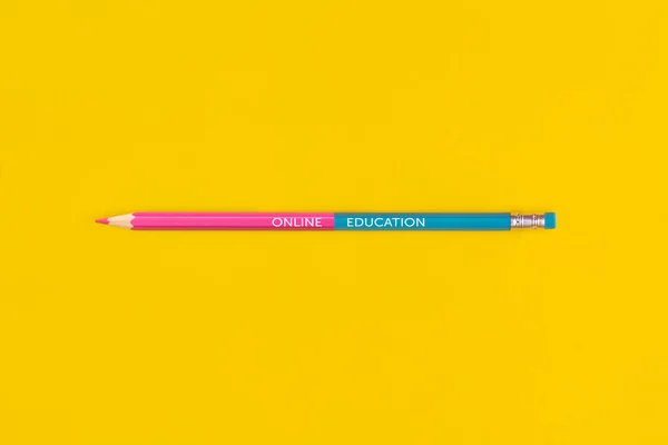 Renkli Kalem Üzerinde Çevrimiçi Eğitim Metni — Stok fotoğraf