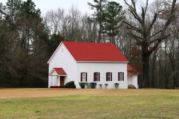 Een Kerk Historische Witte Home School Rood Dak Retro Huis — Stockfoto