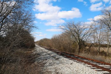 Paslı, eski, kullanılmayan, paslı, antika tren rayları kırsal demiryolu taşıma rayları.