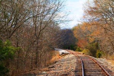 Kırsal tren raylarının yükseldiği mevsim taşra demiryolu taşıma rayları