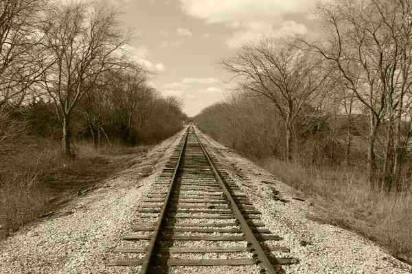 セピアの古い写真は廃棄された錆びた田舎電車の線路輸送鉄道の田舎の輸送の歴史 — ストック写真