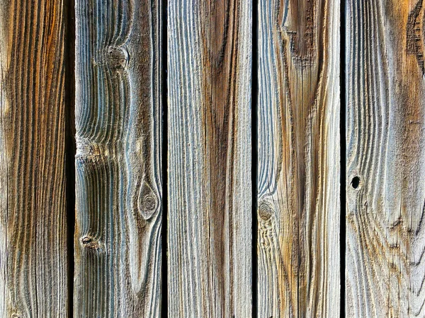 風化した庭のフェンス木製の天然の古い木製のクローズアップフェンシング — ストック写真