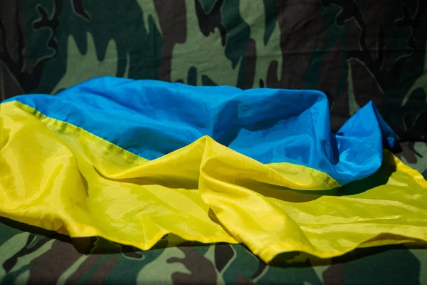 Ukrainische Flagge Und Militäruniform Des Ukrainischen Soldaten — Stockfoto