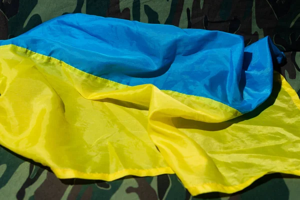 Ukrainische Flagge Und Militäruniform Des Ukrainischen Soldaten — Stockfoto