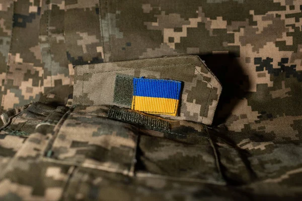 Прапор України Військова Уніформа Військовослужбовця — стокове фото