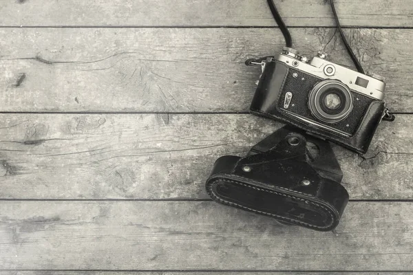 Retro Kamera Auf Einem Hölzernen Vintage Hintergrund — Stockfoto