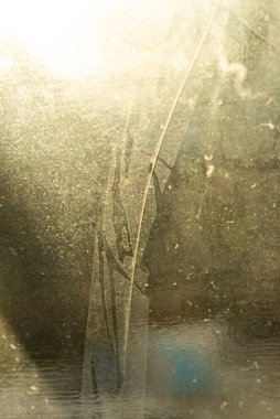 Cam dokusu, çatlak, toz ve çizikler, yakın plan..