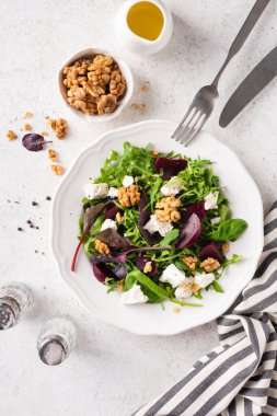 Beyaz peynirli pancar salatası