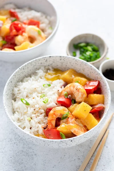 Vitt ris med räkor och ananas curry — Stockfoto