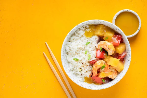 Udang nasi nanas dalam mangkuk, makanan Asia — Stok Foto