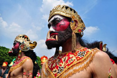 Central Java, Endonezya - 28 Ekim 2012: Buto Cakil 'in Orta Java - Endonezya' daki bir sanat etkinliğindeki figürü. Buto Cakil Endonezya tarzında dev bir karakterdir.