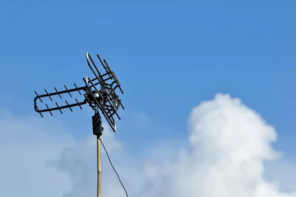 Endonezya Yerel Televizyon Anteni Mavi Gökyüzü Arka Planına Sahip — Stok fotoğraf