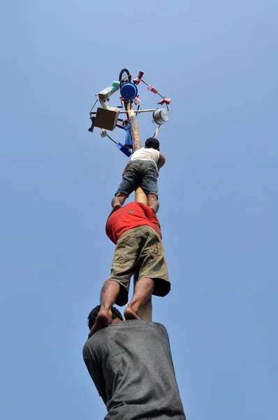 Jakarta Indonésie Srpna 2014 Panjat Pinang Nebo Areca Horolezecká Soutěž — Stock fotografie