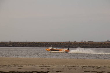 Valday 45R, Khanty-Mansi otonom Okrug 'daki Irtysh Nehri' nde yüksek hızlı bir yolcu gemisi..