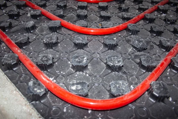 Fußbodenheizungsrohre Rote Rohre Eines Warmwasserbodens Werden Verlegt Und Auf Speziellen — Stockfoto