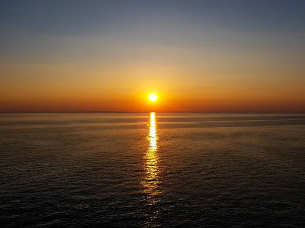 Закат Море Оранжевым Солнечным Светом Воды — стоковое фото