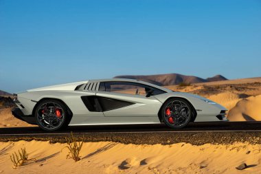Yeni Countach LPI 800-4. Lamborghini efsanesinin yeniden canlandırılması