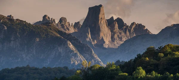 Naranjo Bulnes Національний Парк Пікос Європа Астурія Іспанія — стокове фото