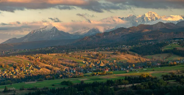 Krajobraz Górski Pobliżu Kurortu Zakopane Jesiennej Scenerii Panorama — Zdjęcie stockowe