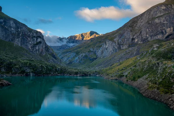 Bergsee Den Pyrenäen Lac Des Gloriettes Bei Sonnenaufgang Frankreich — Stockfoto