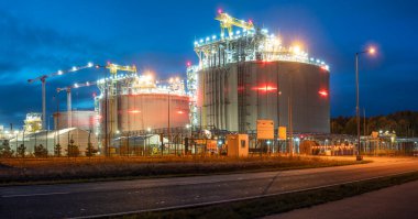 LNG GasPort, LNG iletim tesisleri ve benzin depoları