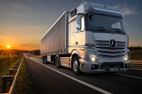 Samochód Ciężarowy Mercedes Benz Actros — Zdjęcie stockowe