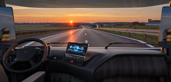 Blick Hinter Das Steuer Eines Mercedes Elektro Lastwagens — Stockfoto