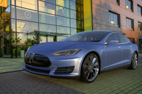 Tesla Model Parcheggiata Fronte Edificio Moderno — Foto Stock