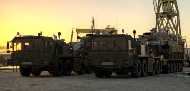 Limanda boşaltım sırasında Zırhlı Tugay Savaş Takımı