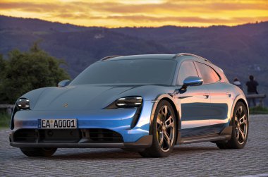 Porsche Taycan Cross Turismo