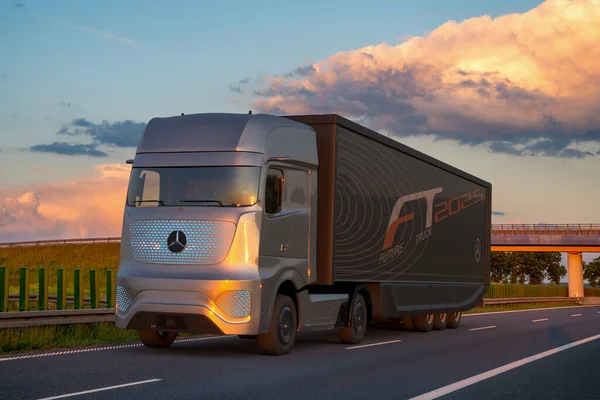 Mercedes Benz Future Truck 2025 Stanowi Rewolucję Zakresie Efektywności Bezpieczeństwa — Zdjęcie stockowe