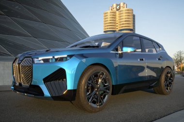 Yeni elektrikli BMW iX