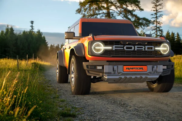 Ford Bronco Raptor Dirt Road — Φωτογραφία Αρχείου