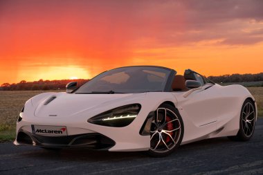 McLaren 720s Spider - Fast & Comfortable Convertible supercar